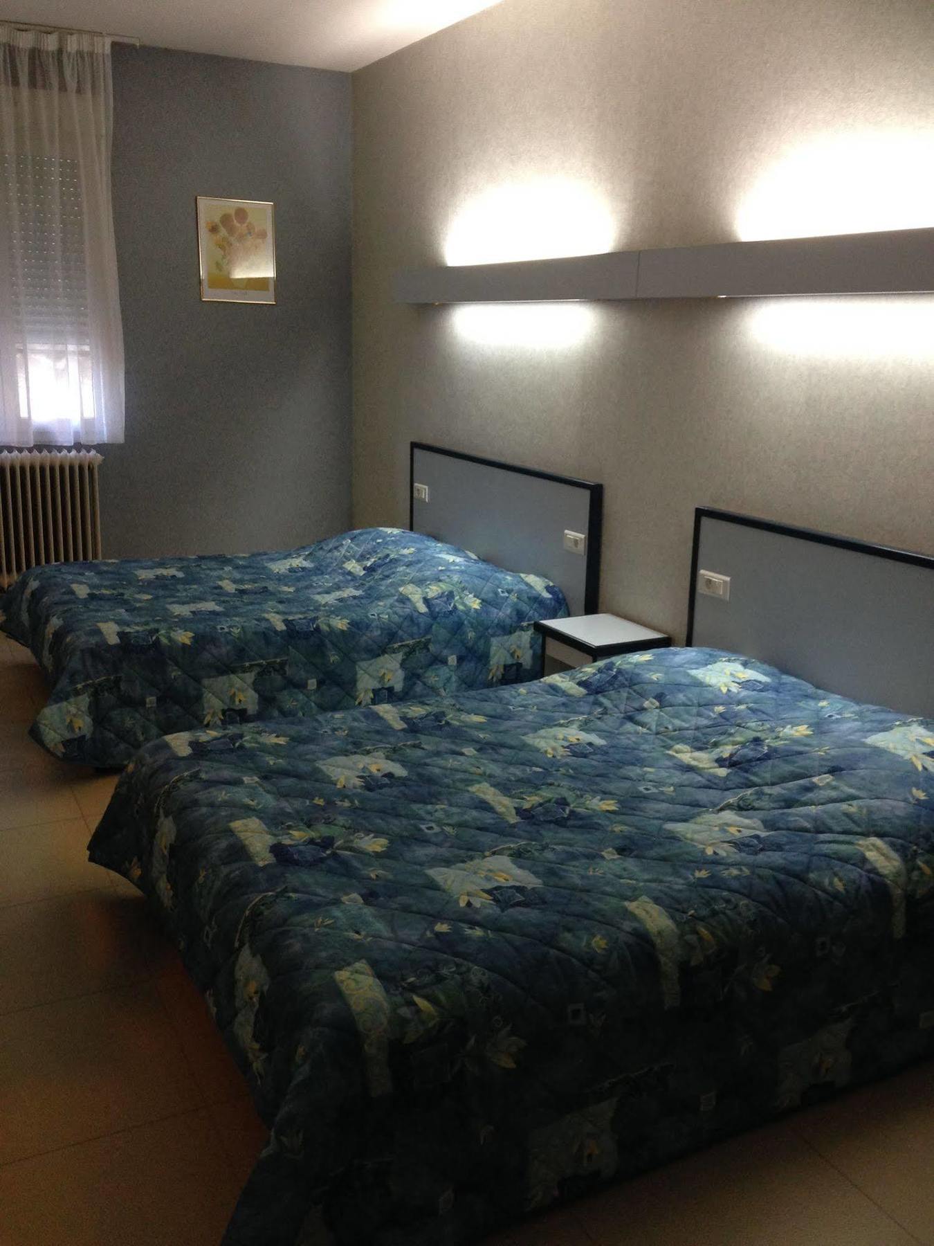 Hotel Du Jura ลูอองส์ ภายนอก รูปภาพ