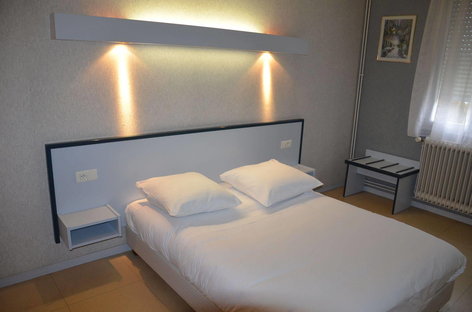 Hotel Du Jura ลูอองส์ ภายนอก รูปภาพ