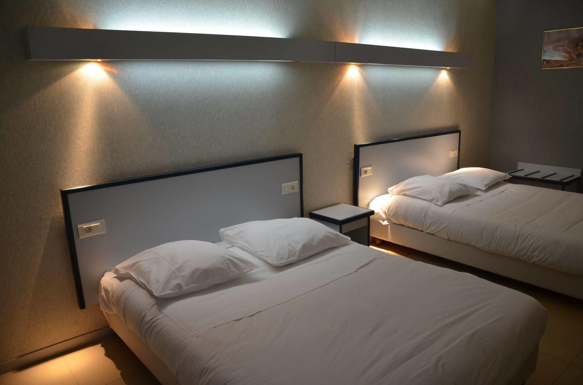Hotel Du Jura ลูอองส์ ภายนอก รูปภาพ