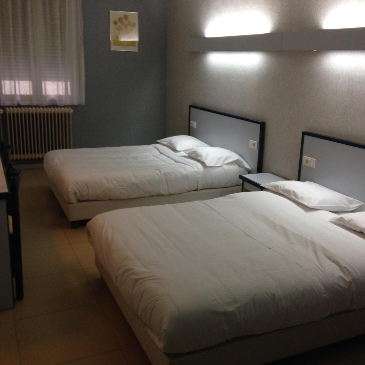 Hotel Du Jura ลูอองส์ ภายนอก รูปภาพ